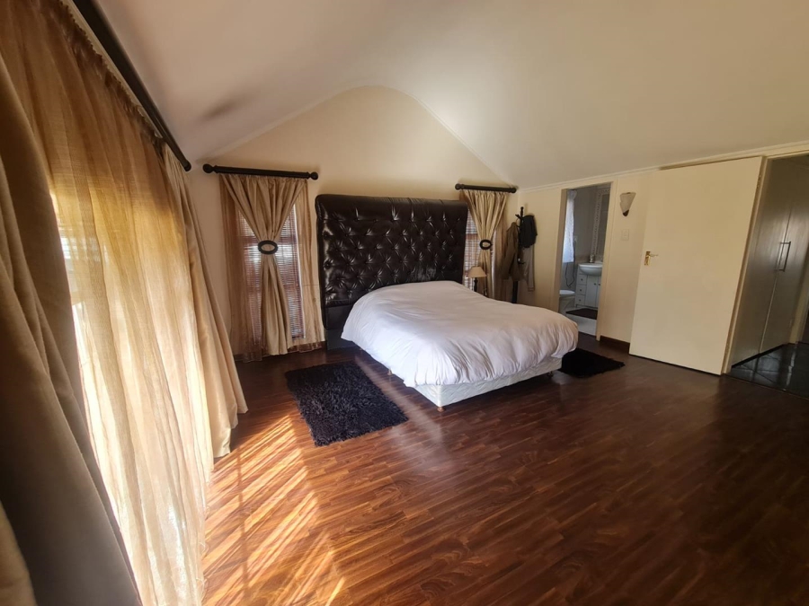 4 Bedroom Property for Sale in Linmeyer Gauteng