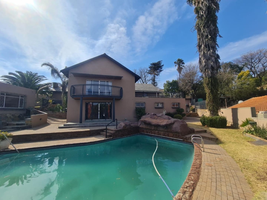 4 Bedroom Property for Sale in Linmeyer Gauteng