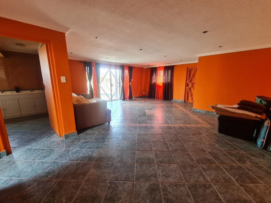 4 Bedroom Property for Sale in Linmeyer Gauteng