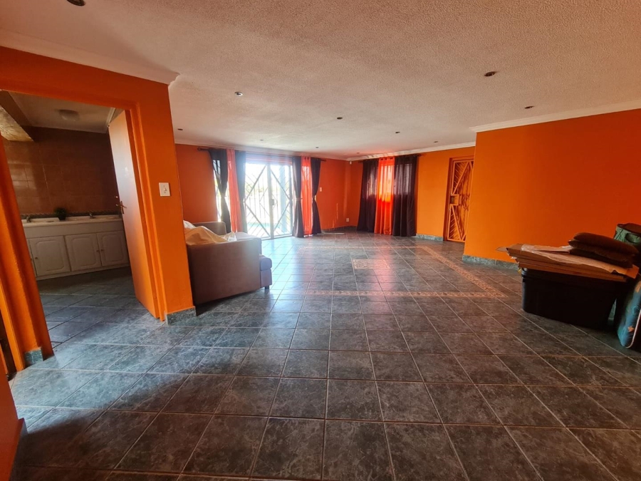 4 Bedroom Property for Sale in Linmeyer Gauteng