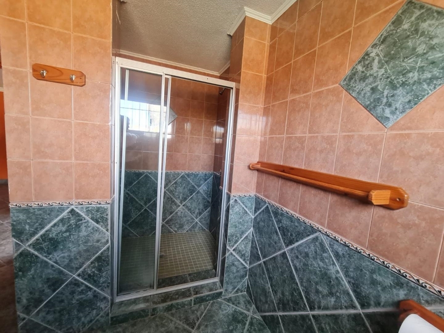 4 Bedroom Property for Sale in Linmeyer Gauteng