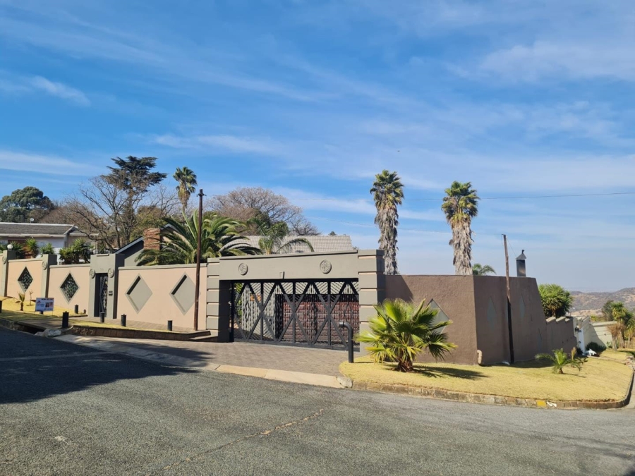 4 Bedroom Property for Sale in Linmeyer Gauteng