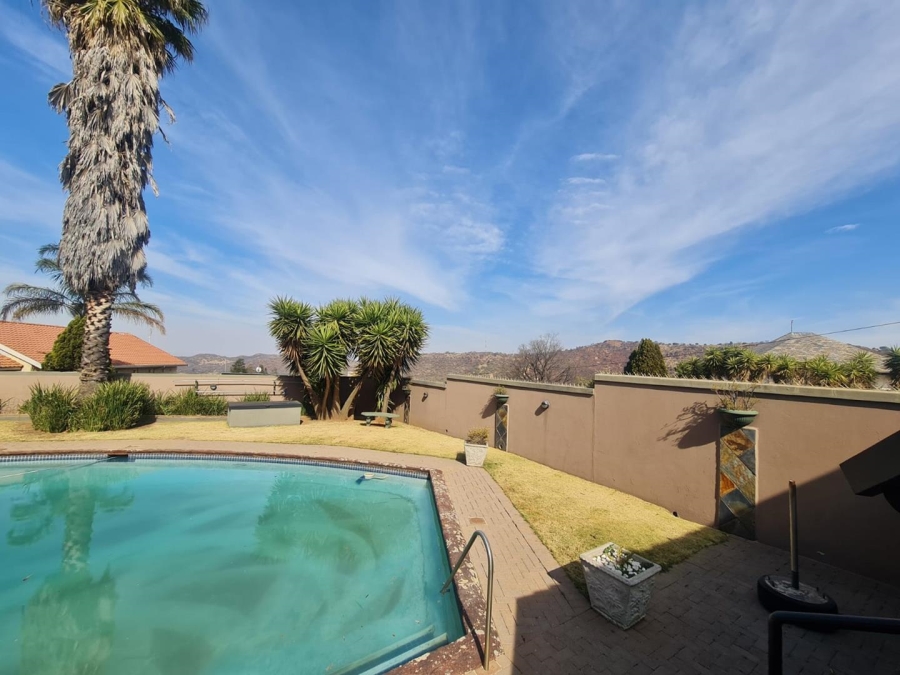 4 Bedroom Property for Sale in Linmeyer Gauteng