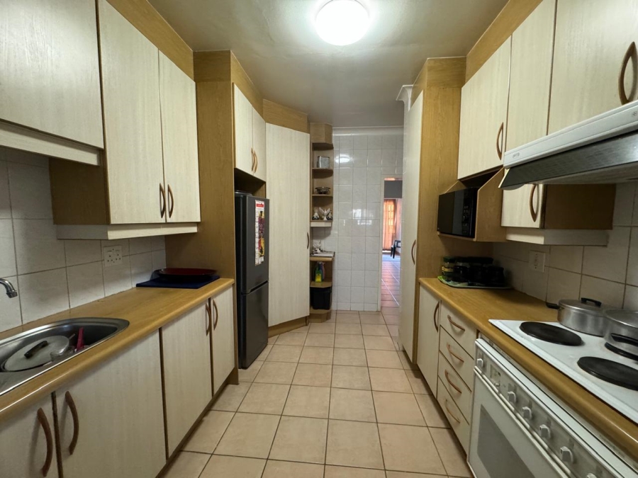 3 Bedroom Property for Sale in Parkhill Gardens Gauteng