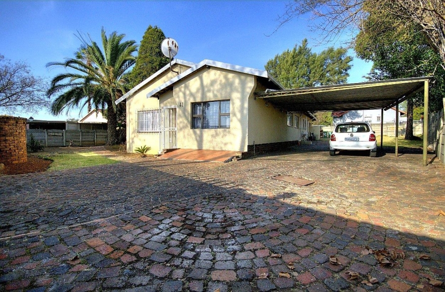 3 Bedroom Property for Sale in Brackendowns Gauteng