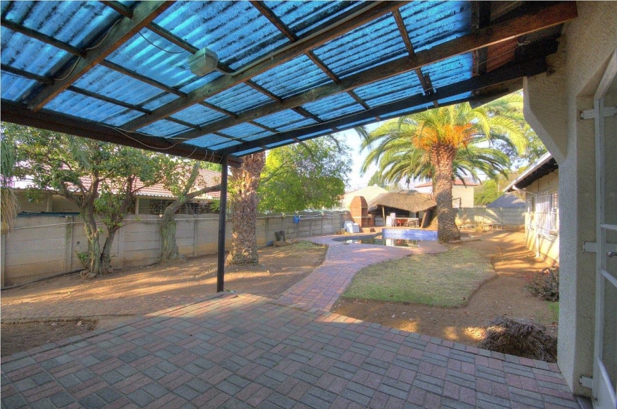 3 Bedroom Property for Sale in Brackendowns Gauteng