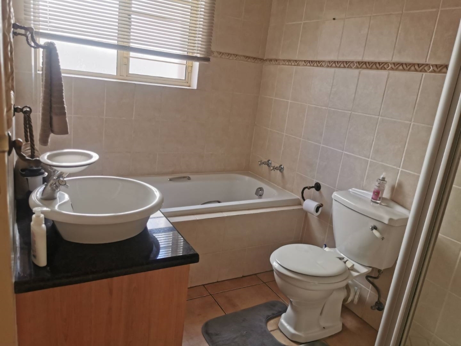 2 Bedroom Property for Sale in Boardwalk Gauteng