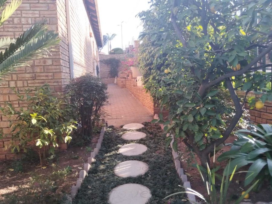 3 Bedroom Property for Sale in Noordheuwel Gauteng