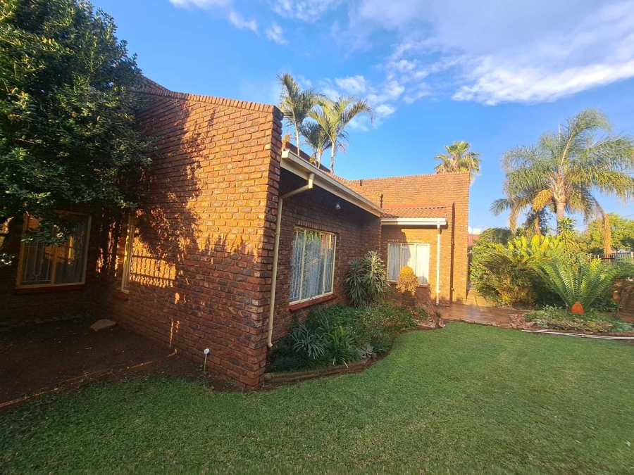 4 Bedroom Property for Sale in Eersterust Gauteng