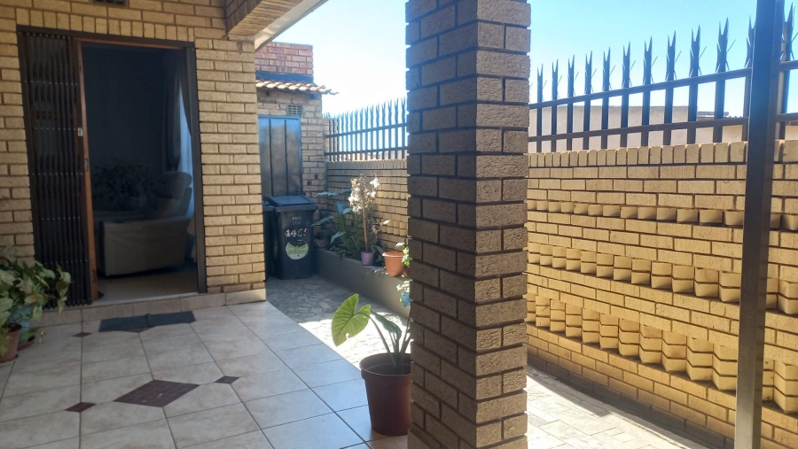 4 Bedroom Property for Sale in Diepkloof Gauteng