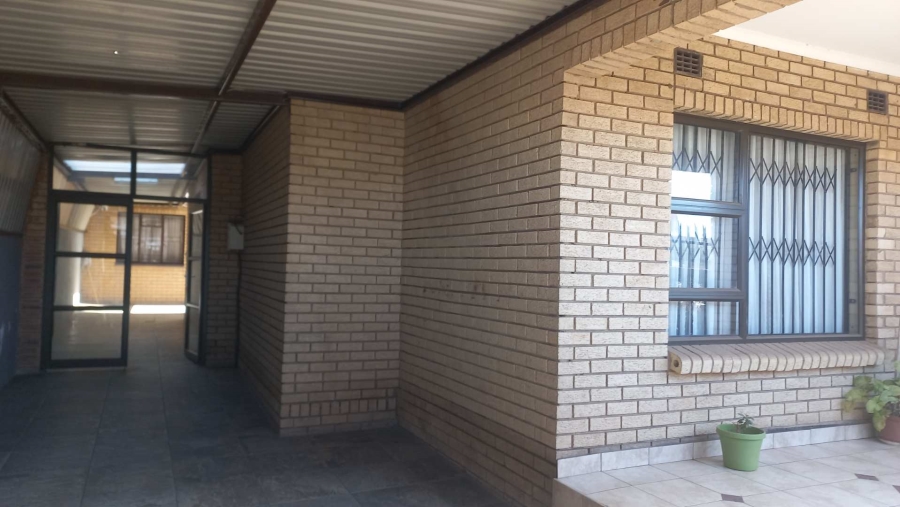 4 Bedroom Property for Sale in Diepkloof Gauteng