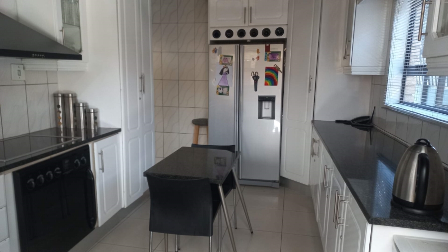 4 Bedroom Property for Sale in Diepkloof Gauteng