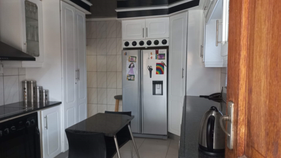 4 Bedroom Property for Sale in Diepkloof Gauteng