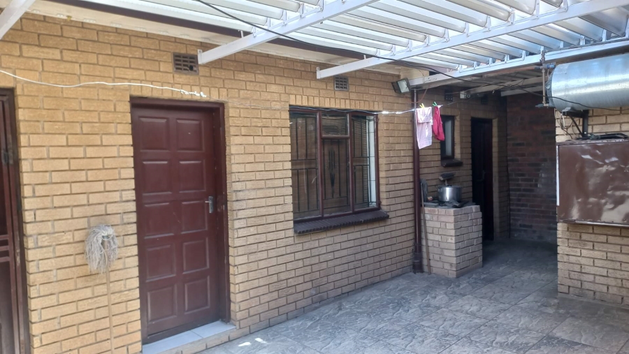 4 Bedroom Property for Sale in Diepkloof Gauteng