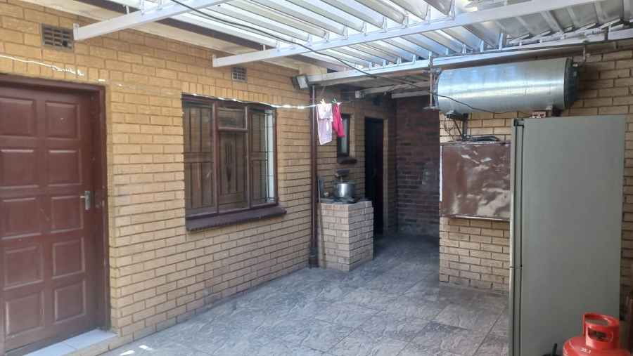 4 Bedroom Property for Sale in Diepkloof Gauteng