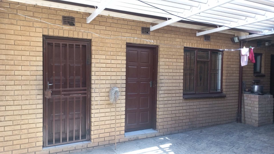 4 Bedroom Property for Sale in Diepkloof Gauteng