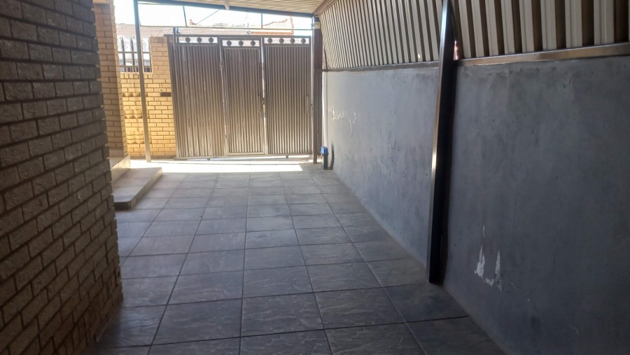 4 Bedroom Property for Sale in Diepkloof Gauteng