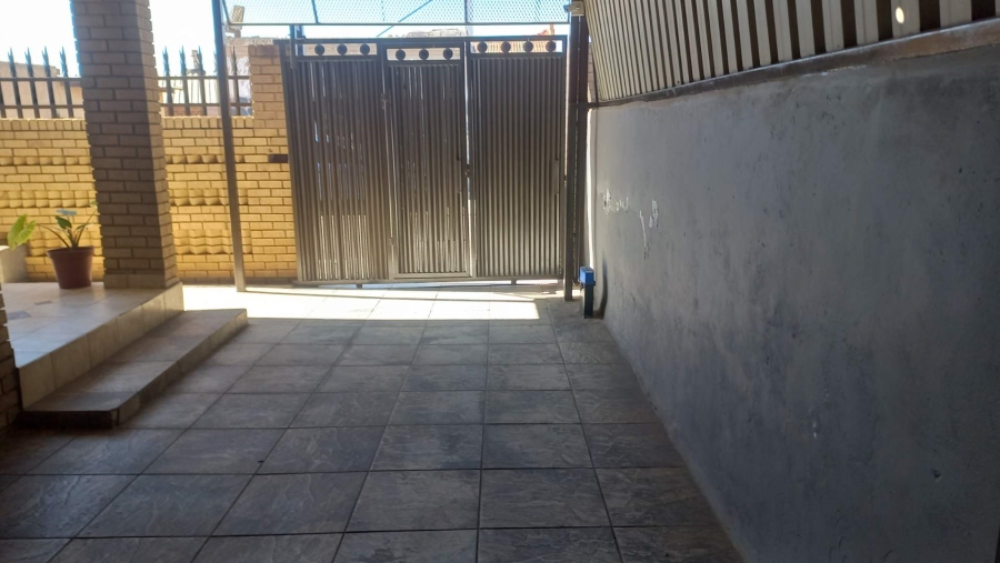 4 Bedroom Property for Sale in Diepkloof Gauteng