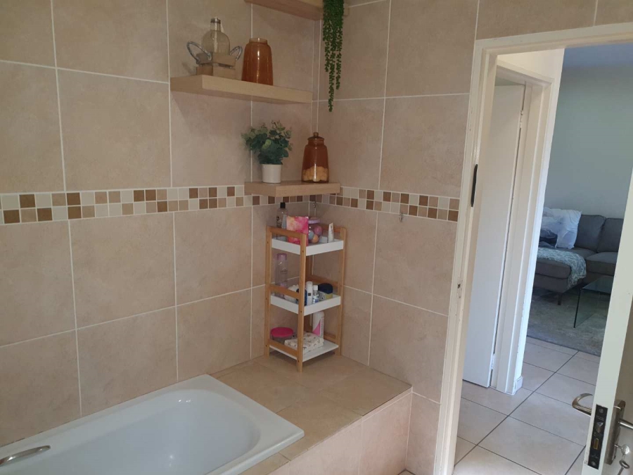 2 Bedroom Property for Sale in Mulbarton Gauteng