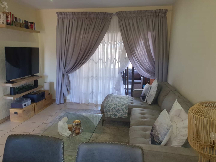 2 Bedroom Property for Sale in Mulbarton Gauteng