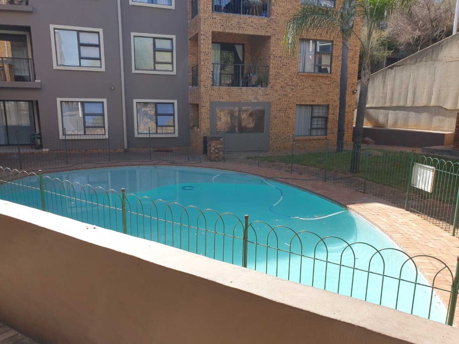 2 Bedroom Property for Sale in Mulbarton Gauteng