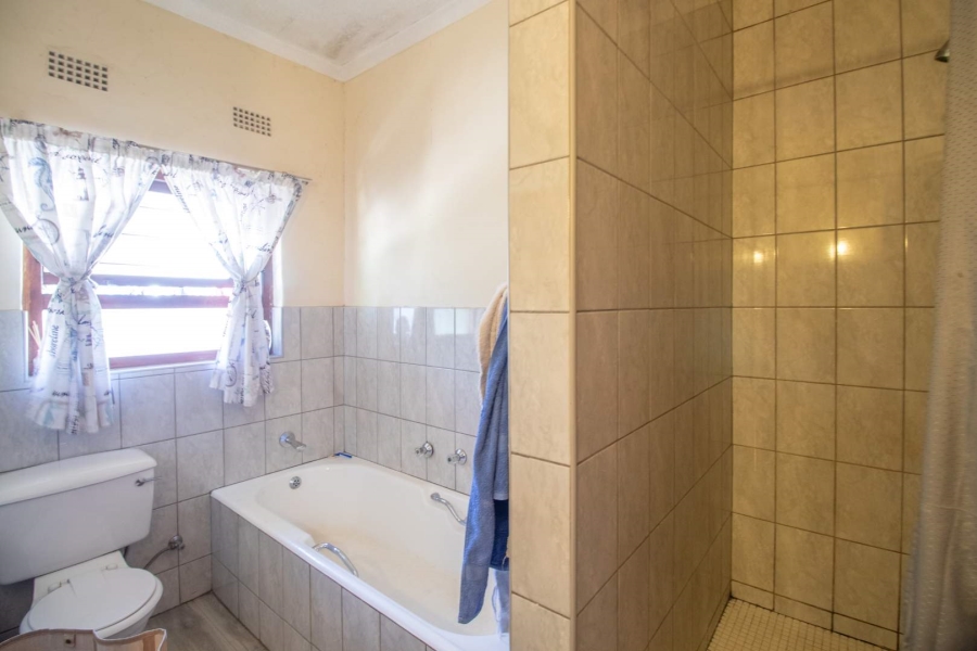 4 Bedroom Property for Sale in Lakefield Gauteng