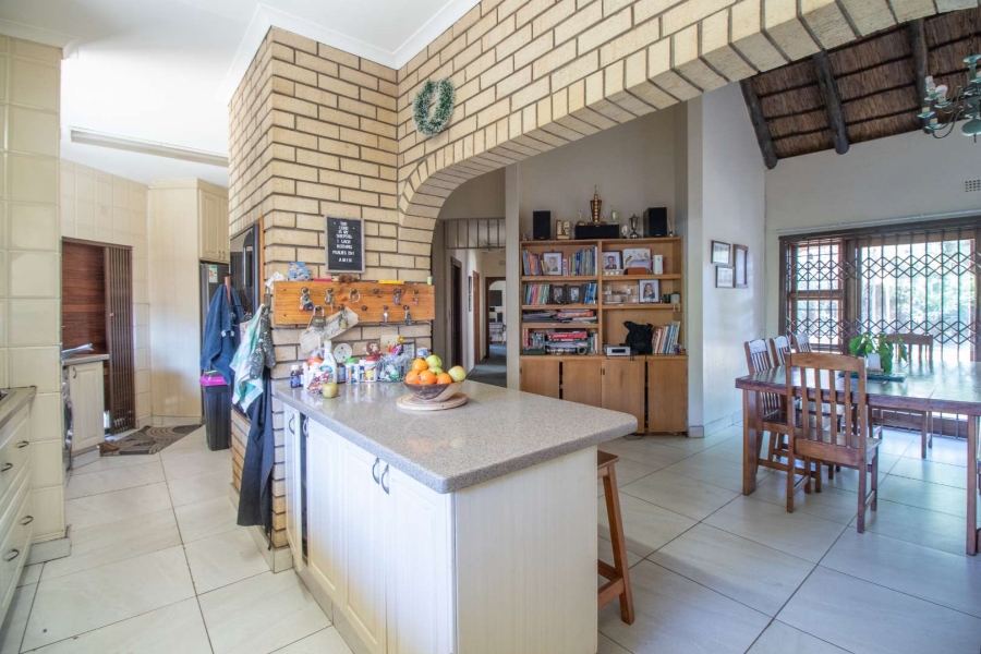 4 Bedroom Property for Sale in Lakefield Gauteng