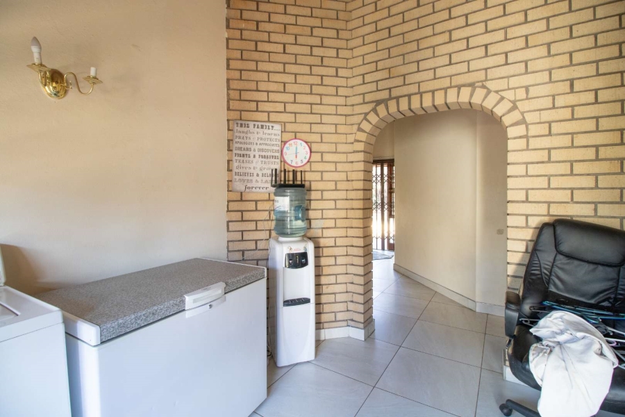 4 Bedroom Property for Sale in Lakefield Gauteng