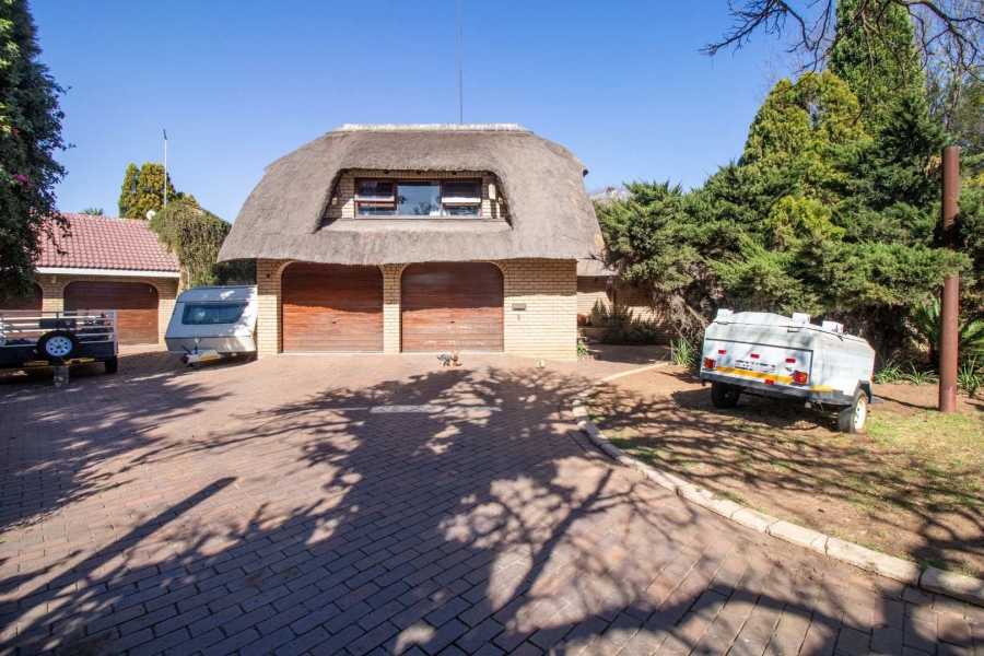 4 Bedroom Property for Sale in Lakefield Gauteng