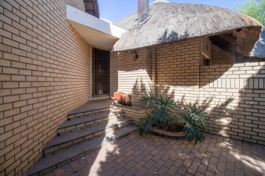 4 Bedroom Property for Sale in Lakefield Gauteng