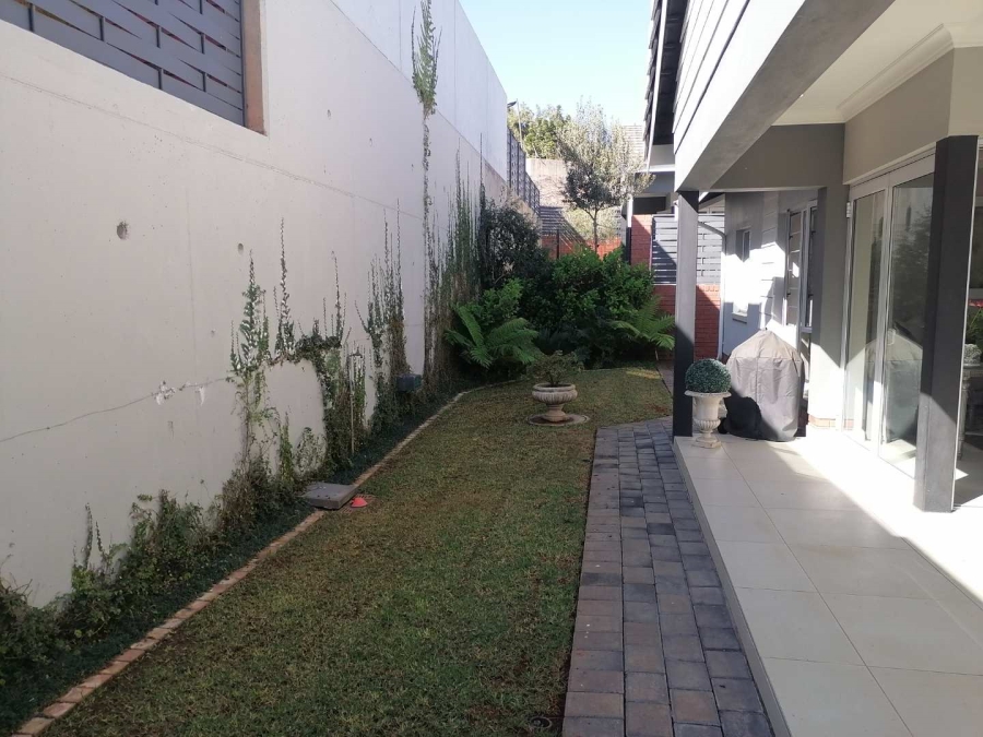 2 Bedroom Property for Sale in Waterkloof Ridge Gauteng