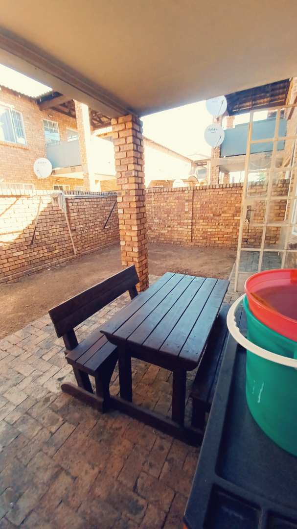 2 Bedroom Property for Sale in Andeon Gauteng