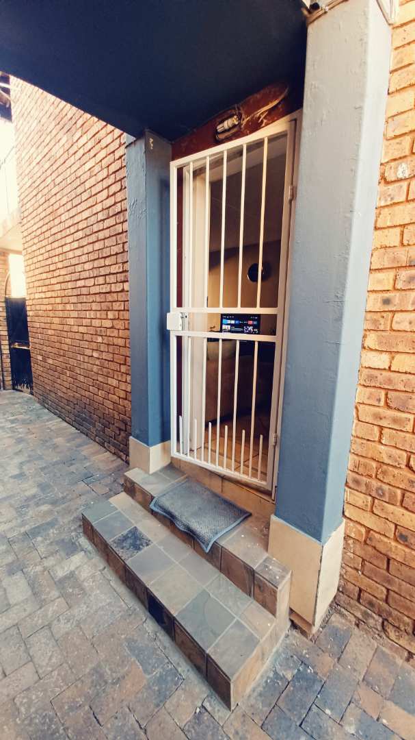 2 Bedroom Property for Sale in Andeon Gauteng