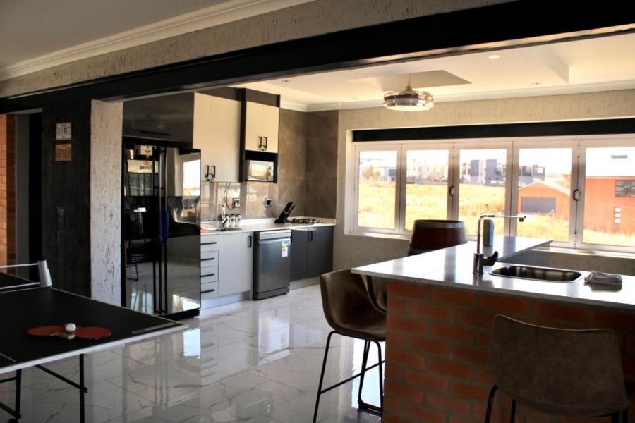 5 Bedroom Property for Sale in Bronkhorstbaai Dorp Gauteng