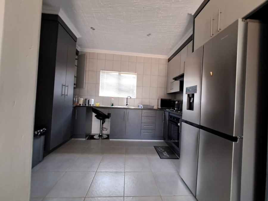 3 Bedroom Property for Sale in Halfway House Gauteng