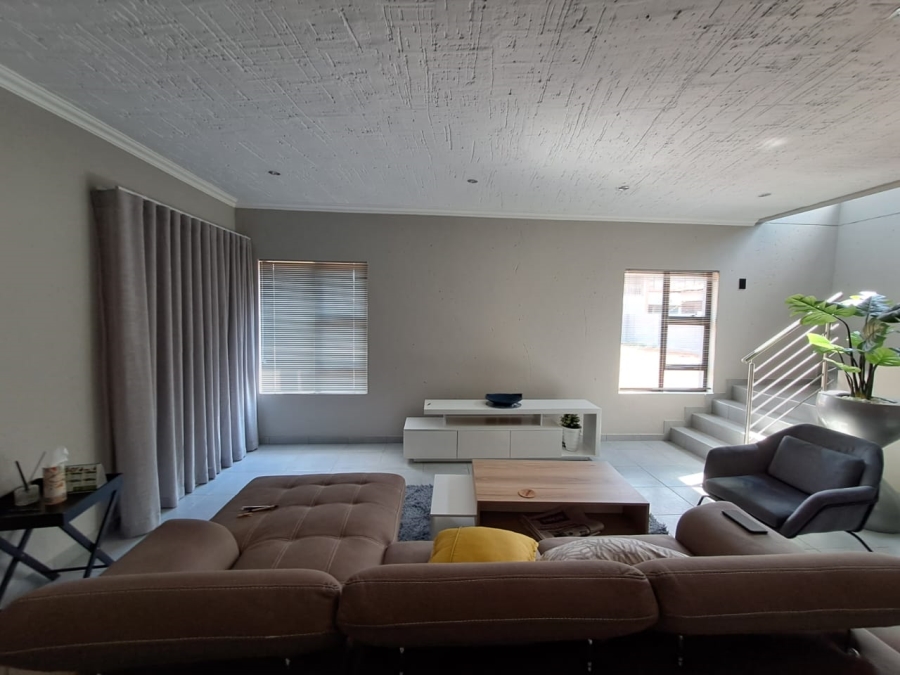 3 Bedroom Property for Sale in Halfway House Gauteng