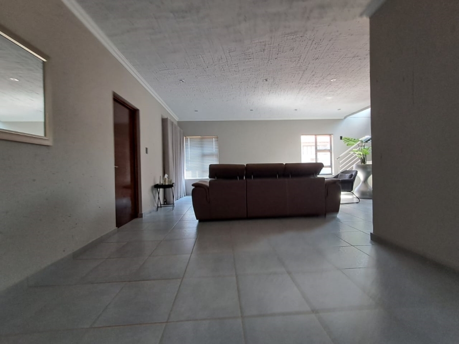 3 Bedroom Property for Sale in Halfway House Gauteng