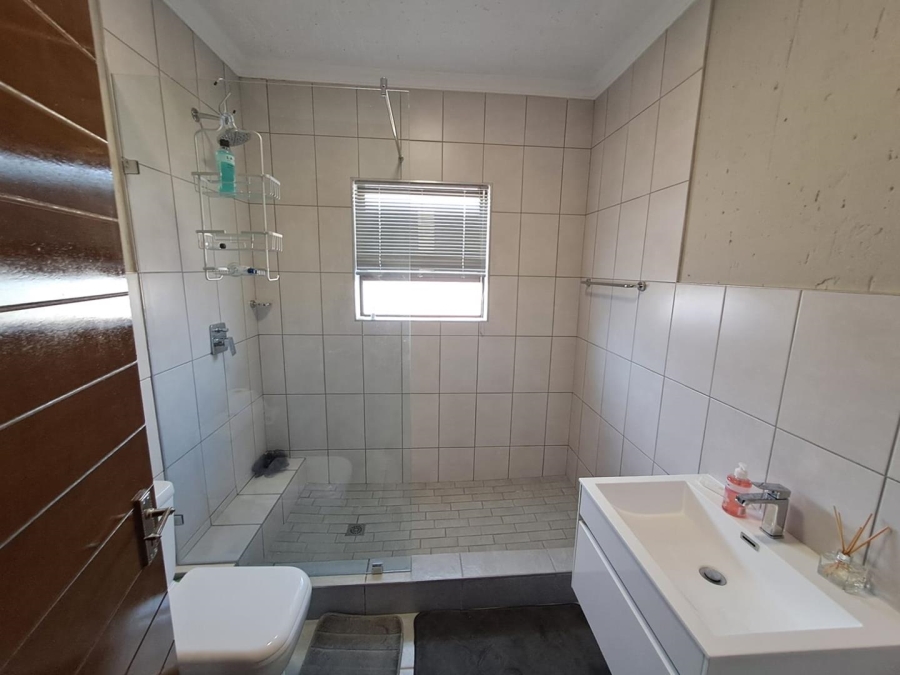 3 Bedroom Property for Sale in Halfway House Gauteng