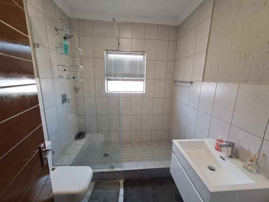 3 Bedroom Property for Sale in Halfway House Gauteng