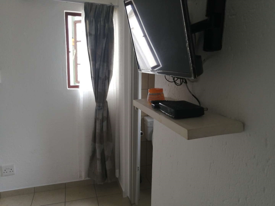 To Let 1 Bedroom Property for Rent in Morningside Manor Gauteng