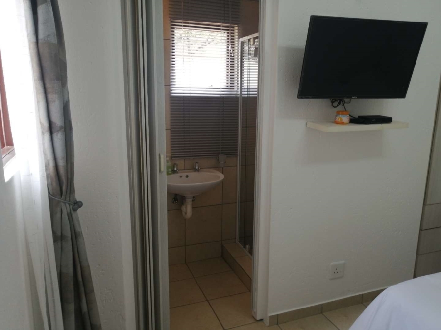 To Let 1 Bedroom Property for Rent in Morningside Manor Gauteng