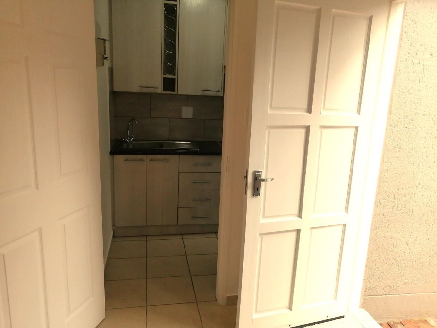 To Let 1 Bedroom Property for Rent in Morningside Manor Gauteng