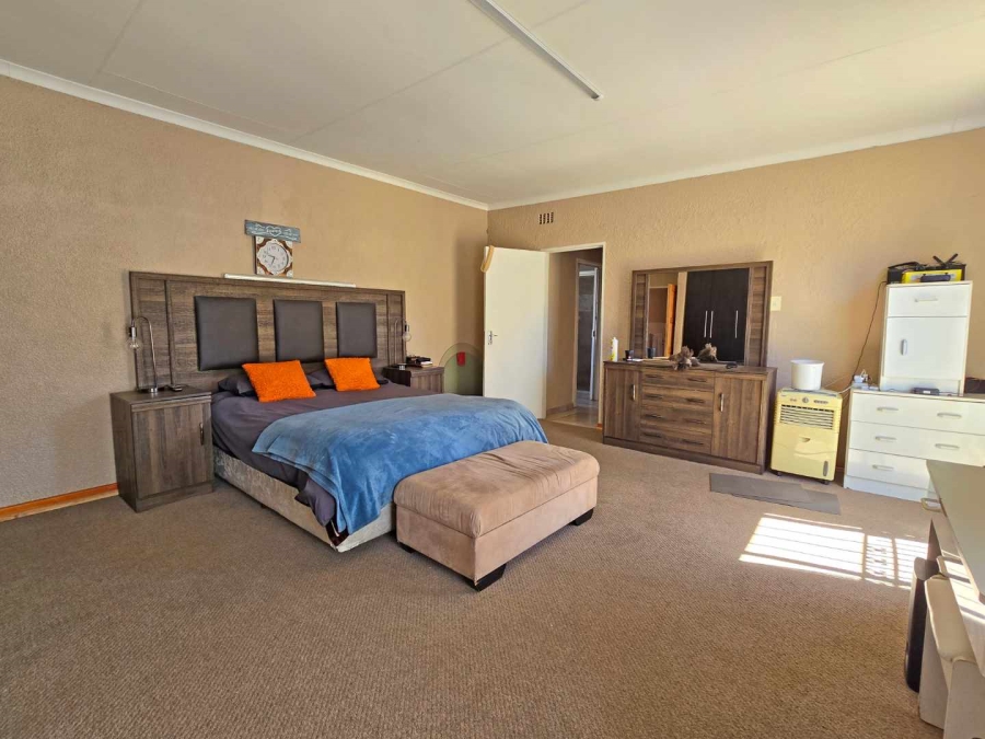 4 Bedroom Property for Sale in Brackendowns Gauteng