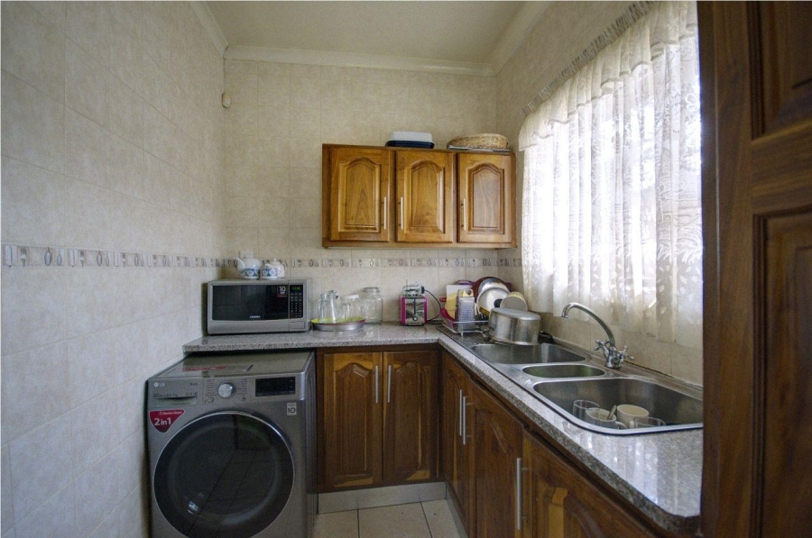 To Let 3 Bedroom Property for Rent in Brackendowns Gauteng