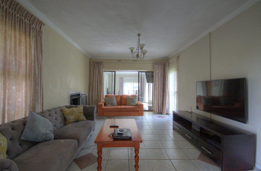 To Let 3 Bedroom Property for Rent in Brackendowns Gauteng