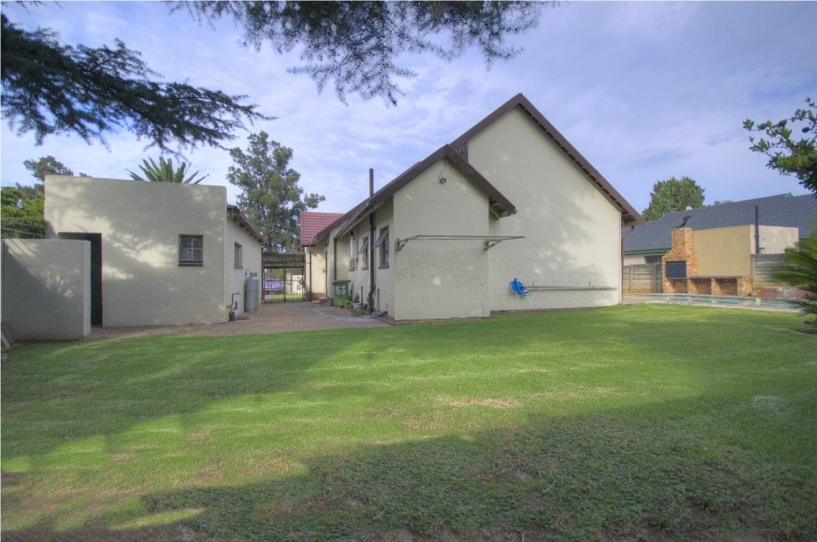 To Let 3 Bedroom Property for Rent in Brackendowns Gauteng