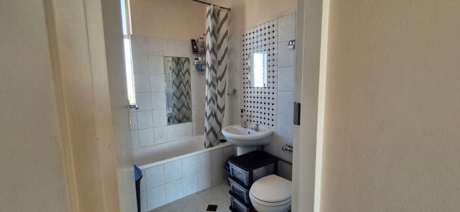 To Let 2 Bedroom Property for Rent in La Montagne Gauteng