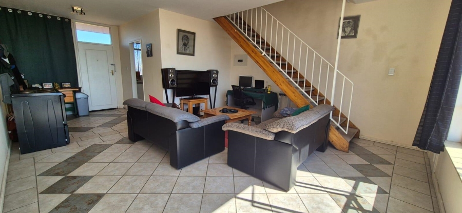 To Let 2 Bedroom Property for Rent in La Montagne Gauteng