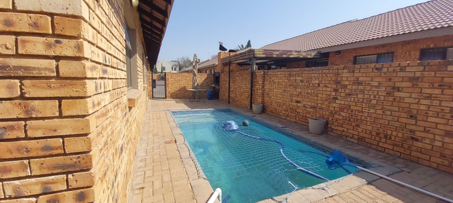 3 Bedroom Property for Sale in New Redruth Gauteng