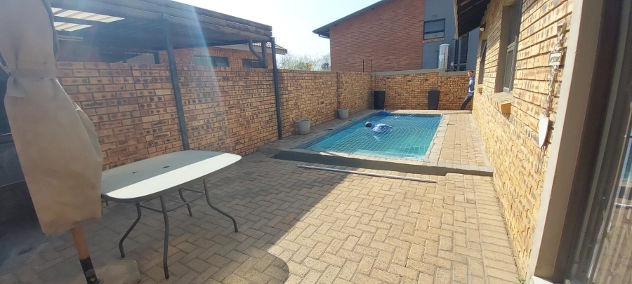 3 Bedroom Property for Sale in New Redruth Gauteng